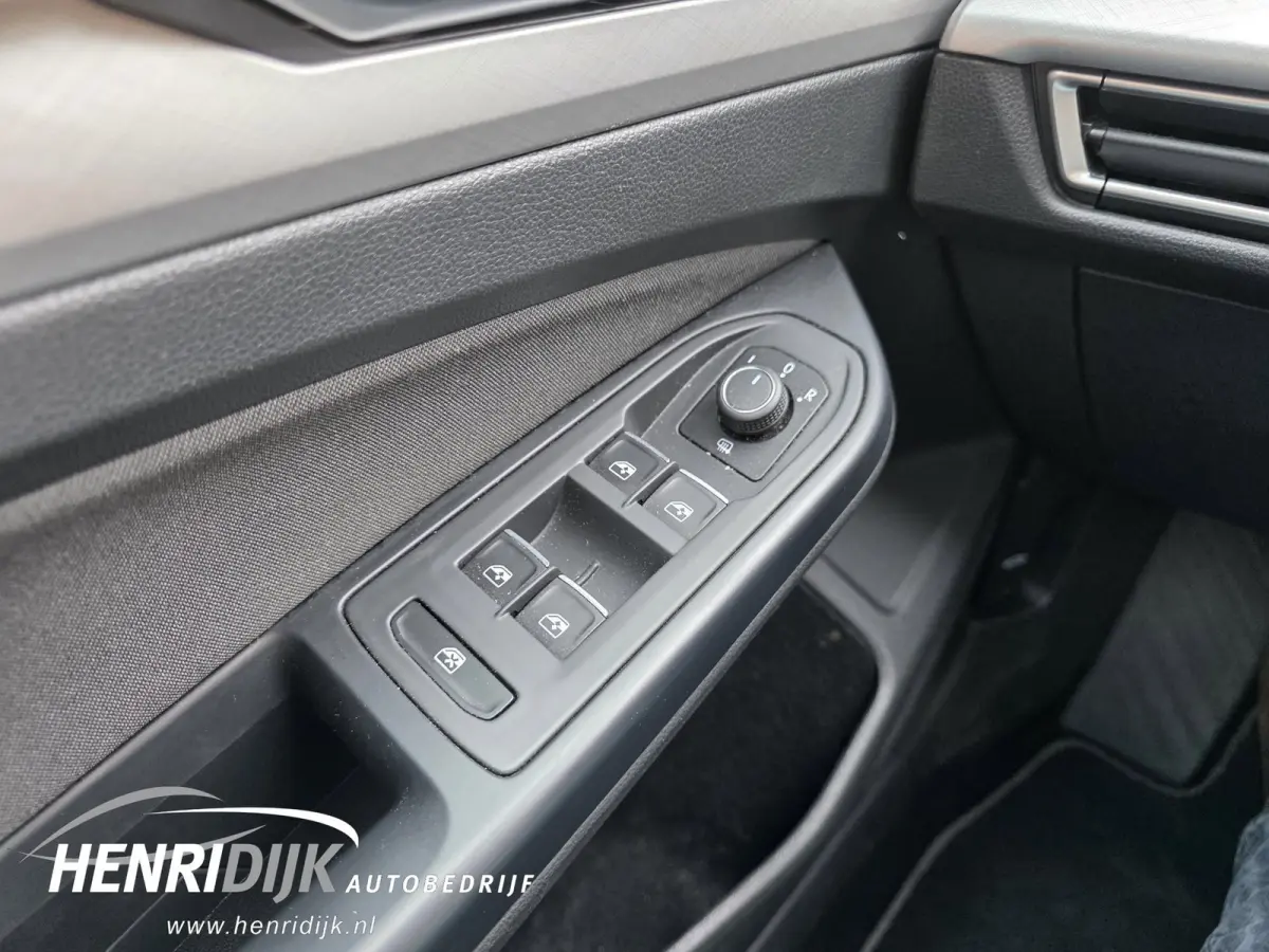 1.5 eTSI Style Automaat / Camera / Stoel & Stuur verwarming / Carplay / ACC / PDC / LMV