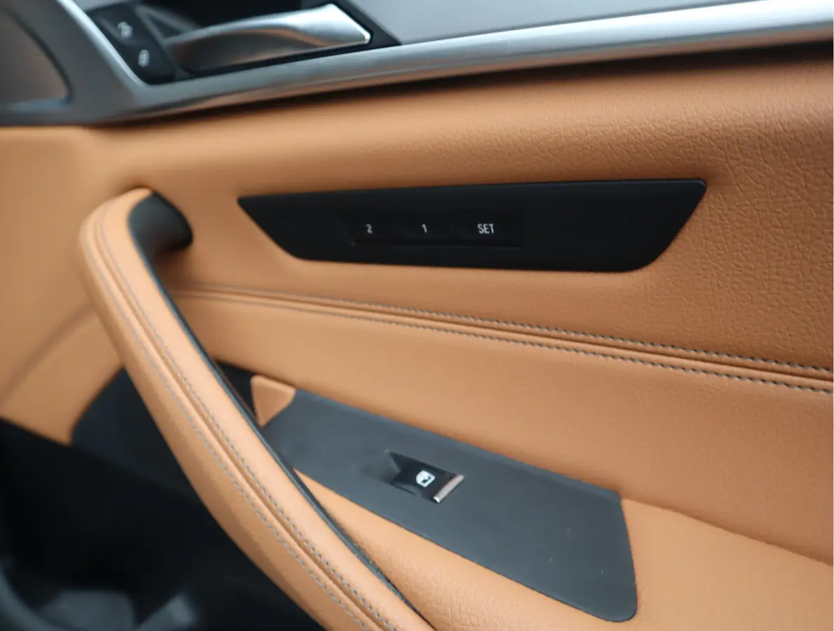 520i High Executive Edition Trekhaak/ Stoelverw. / Leder / Voorzien van 2 jaar Apk