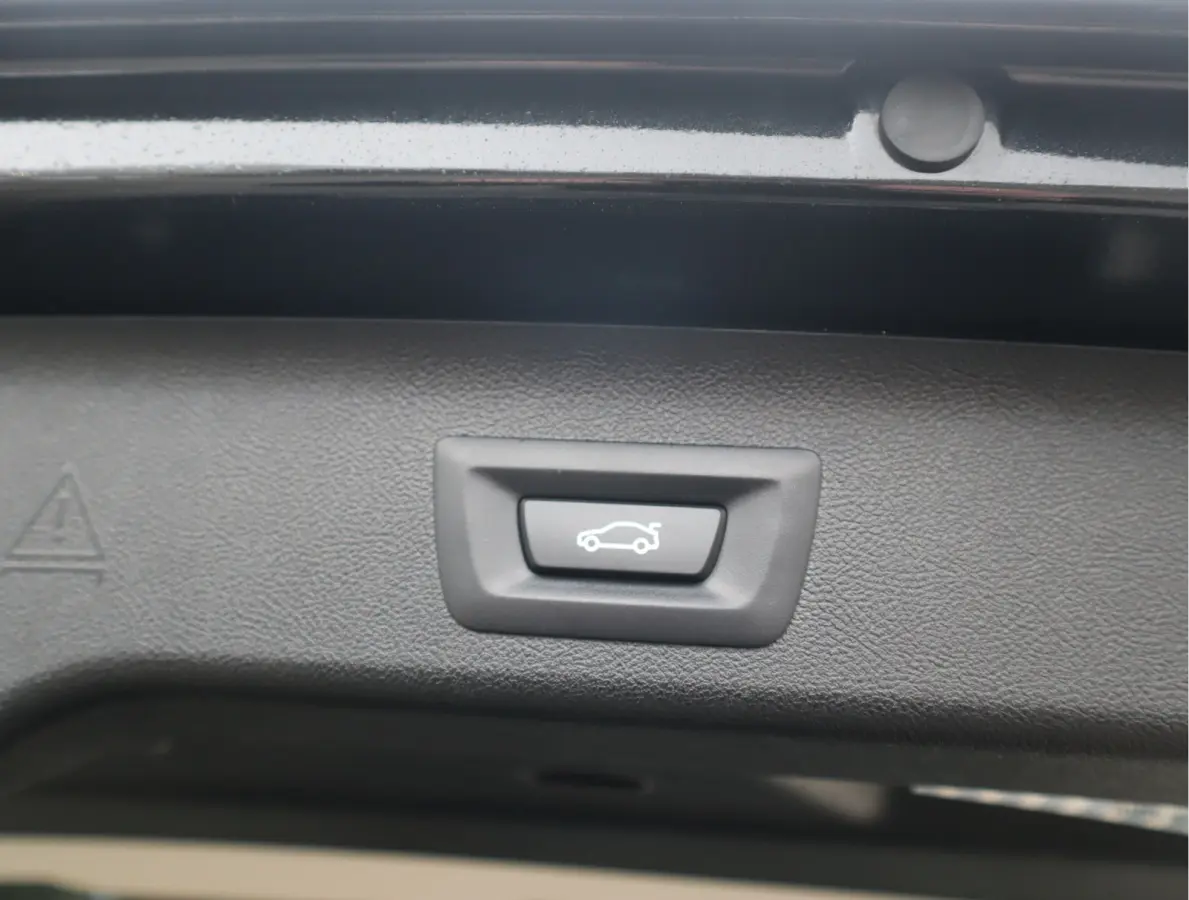 520i High Executive Edition Trekhaak/ Stoelverw. / Leder / Voorzien van 2 jaar Apk