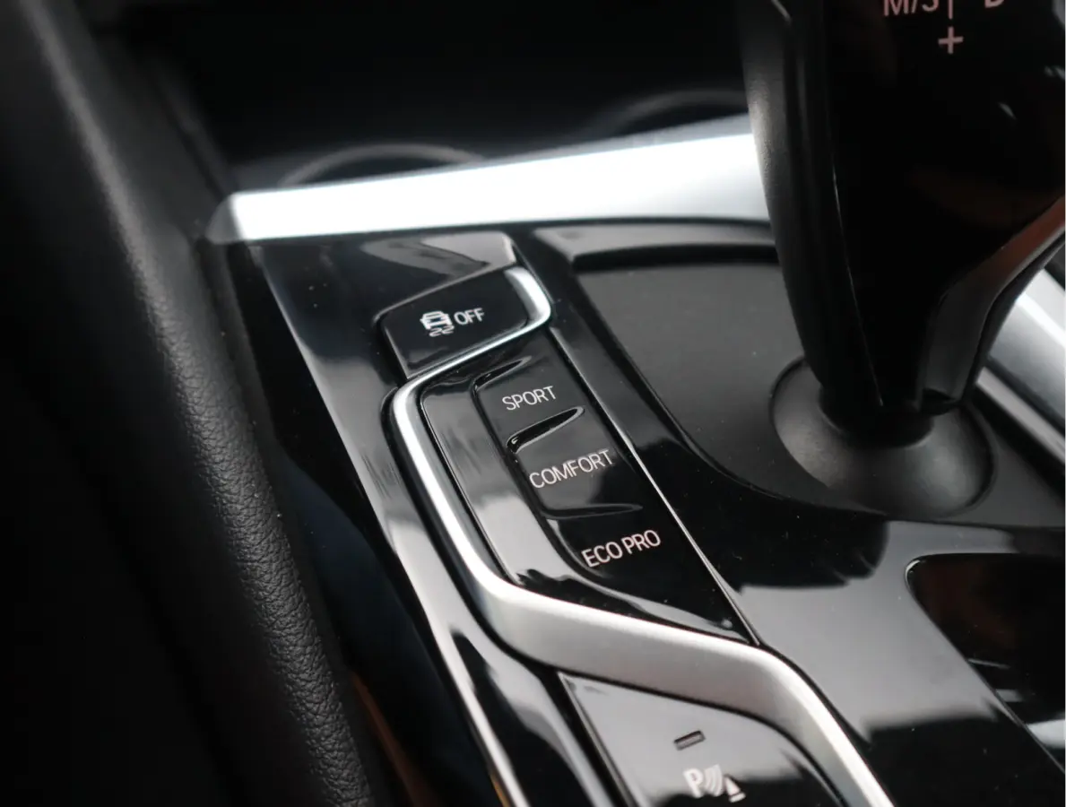 520i High Executive Edition Trekhaak/ Stoelverw. / Leder / Voorzien van 2 jaar Apk