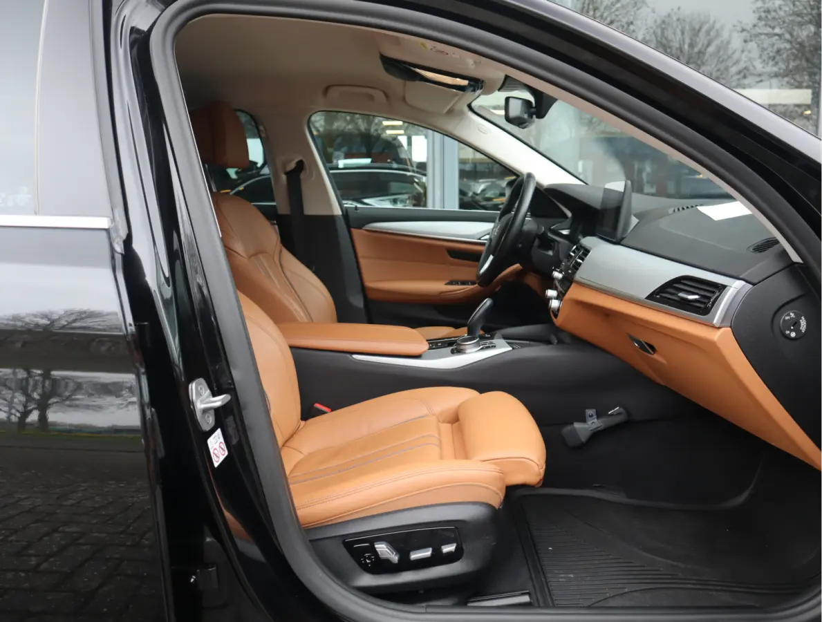 520i High Executive Edition Trekhaak/ Stoelverw. / Leder / Voorzien van 2 jaar Apk