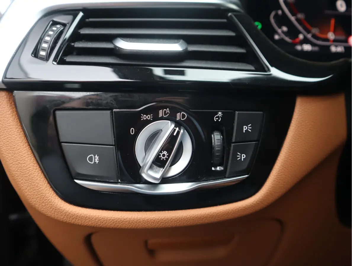 520i High Executive Edition Trekhaak/ Stoelverw. / Leder / Voorzien van 2 jaar Apk