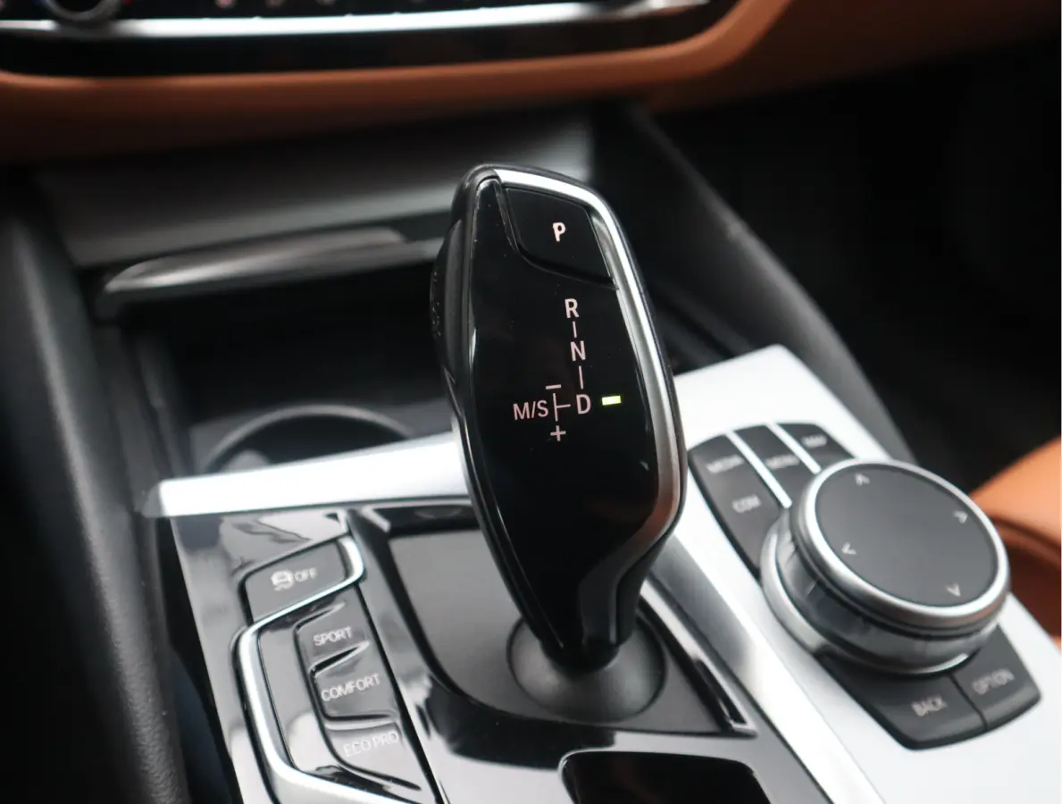 520i High Executive Edition Trekhaak/ Stoelverw. / Leder / Voorzien van 2 jaar Apk