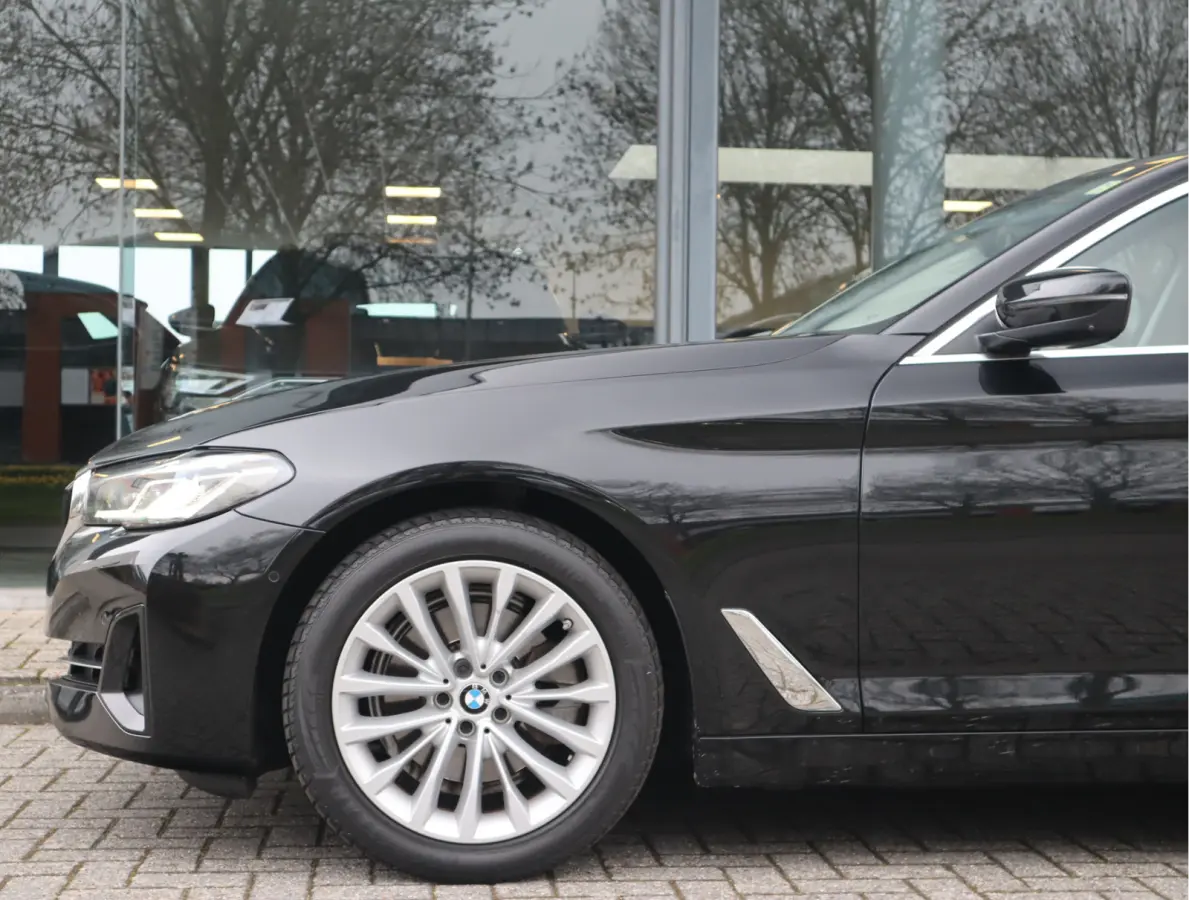 520i High Executive Edition Trekhaak/ Stoelverw. / Leder / Voorzien van 2 jaar Apk