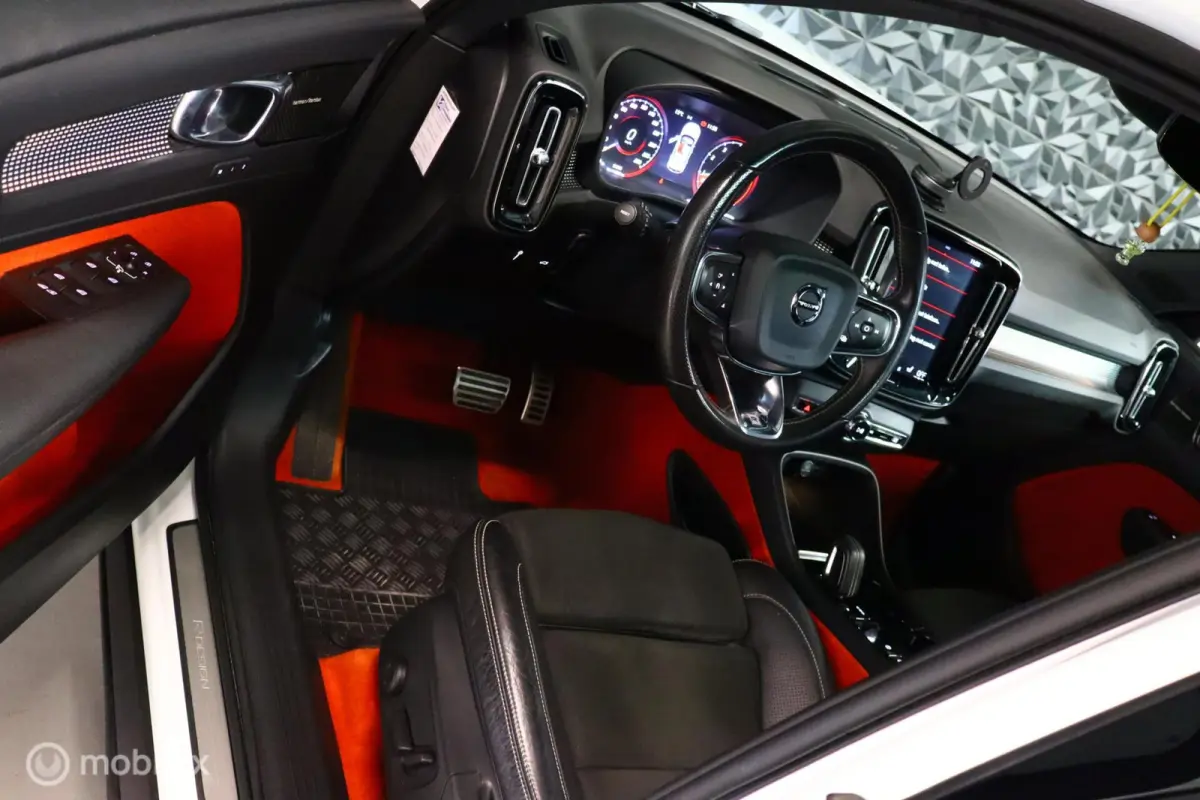 2.0 T5 AWD R-Design Intro Edition | Pano | H&K |