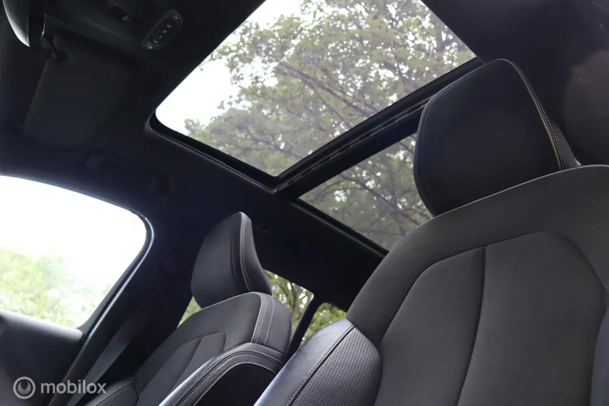 2.0 T5 AWD R-Design Intro Edition | Pano | H&K |