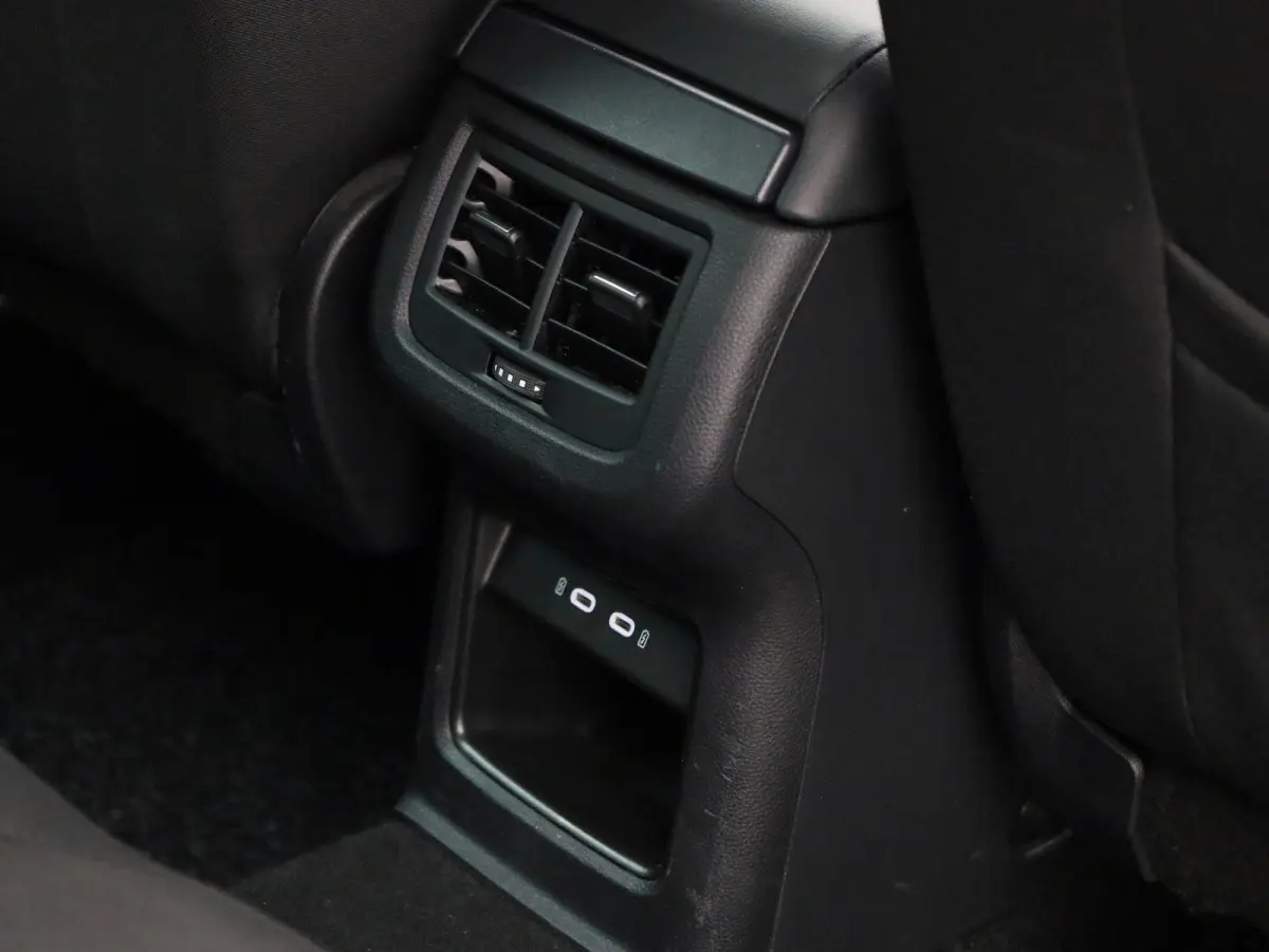 1.5 TSI Style Business Intense | Navigatie | Apple Carplay / Android Auto | Stoel/Stuur verwarming | Achteruitrijcamera | Cruise Control | Climate Control | Lichtmetalen Velgen | Trekhaak