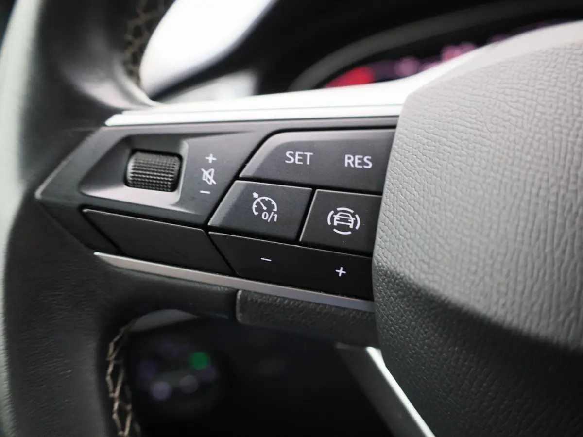 1.5 TSI Style Business Intense | Navigatie | Apple Carplay / Android Auto | Stoel/Stuur verwarming | Achteruitrijcamera | Cruise Control | Climate Control | Lichtmetalen Velgen | Trekhaak