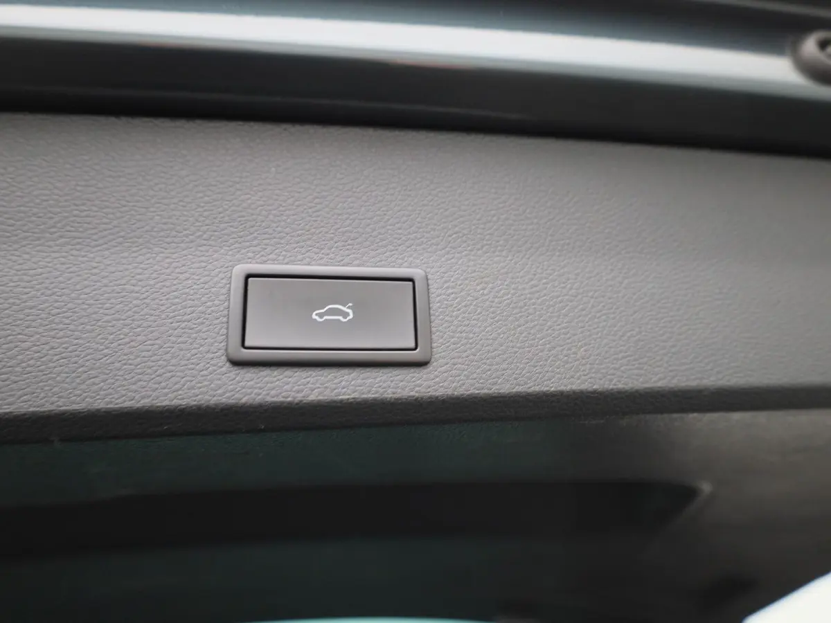 1.5 TSI Style Business Intense | Navigatie | Apple Carplay / Android Auto | Stoel/Stuur verwarming | Achteruitrijcamera | Cruise Control | Climate Control | Lichtmetalen Velgen | Trekhaak
