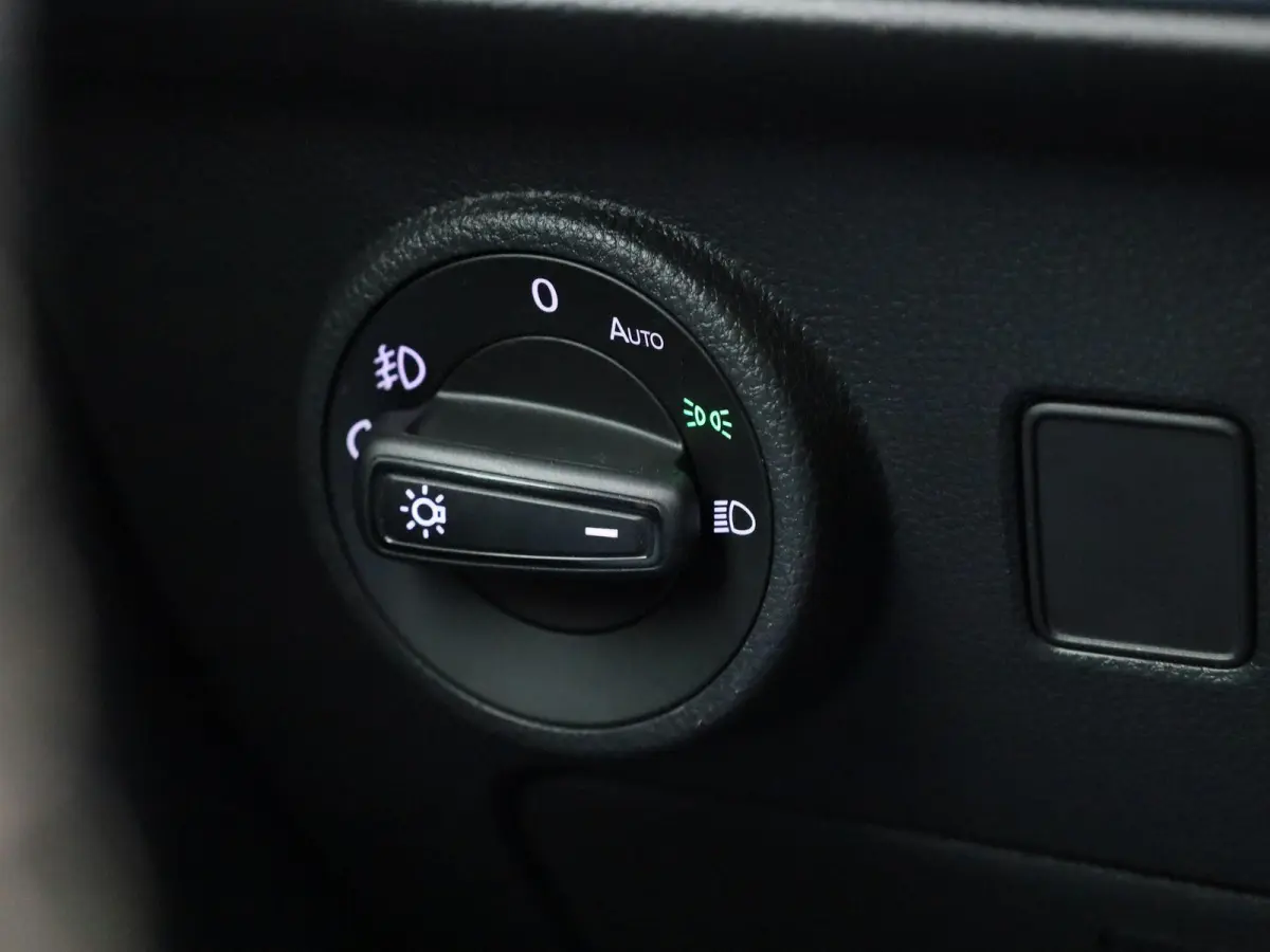 1.5 TSI Style Business Intense | Navigatie | Apple Carplay / Android Auto | Stoel/Stuur verwarming | Achteruitrijcamera | Cruise Control | Climate Control | Lichtmetalen Velgen | Trekhaak