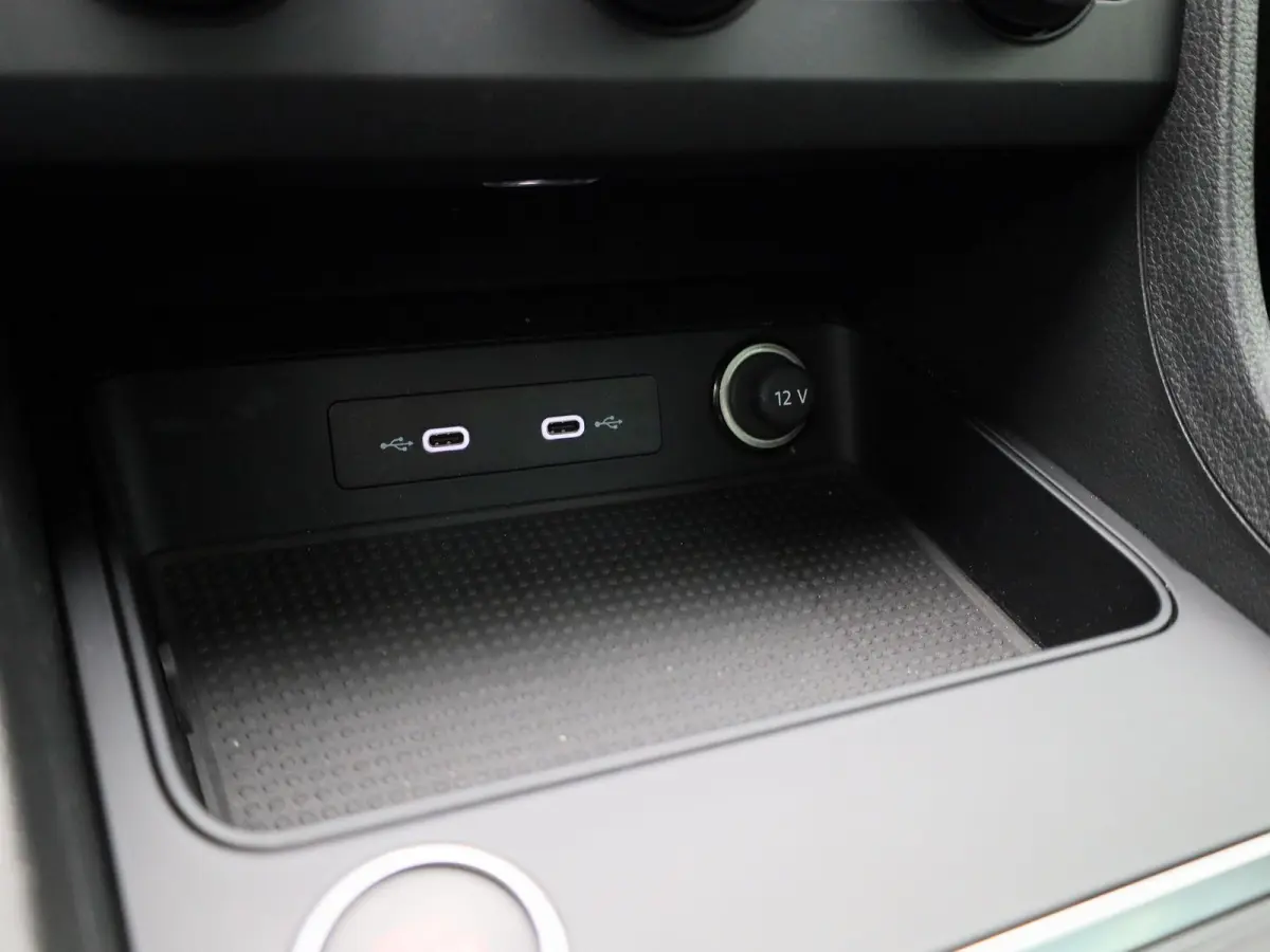 1.5 TSI Style Business Intense | Navigatie | Apple Carplay / Android Auto | Stoel/Stuur verwarming | Achteruitrijcamera | Cruise Control | Climate Control | Lichtmetalen Velgen | Trekhaak