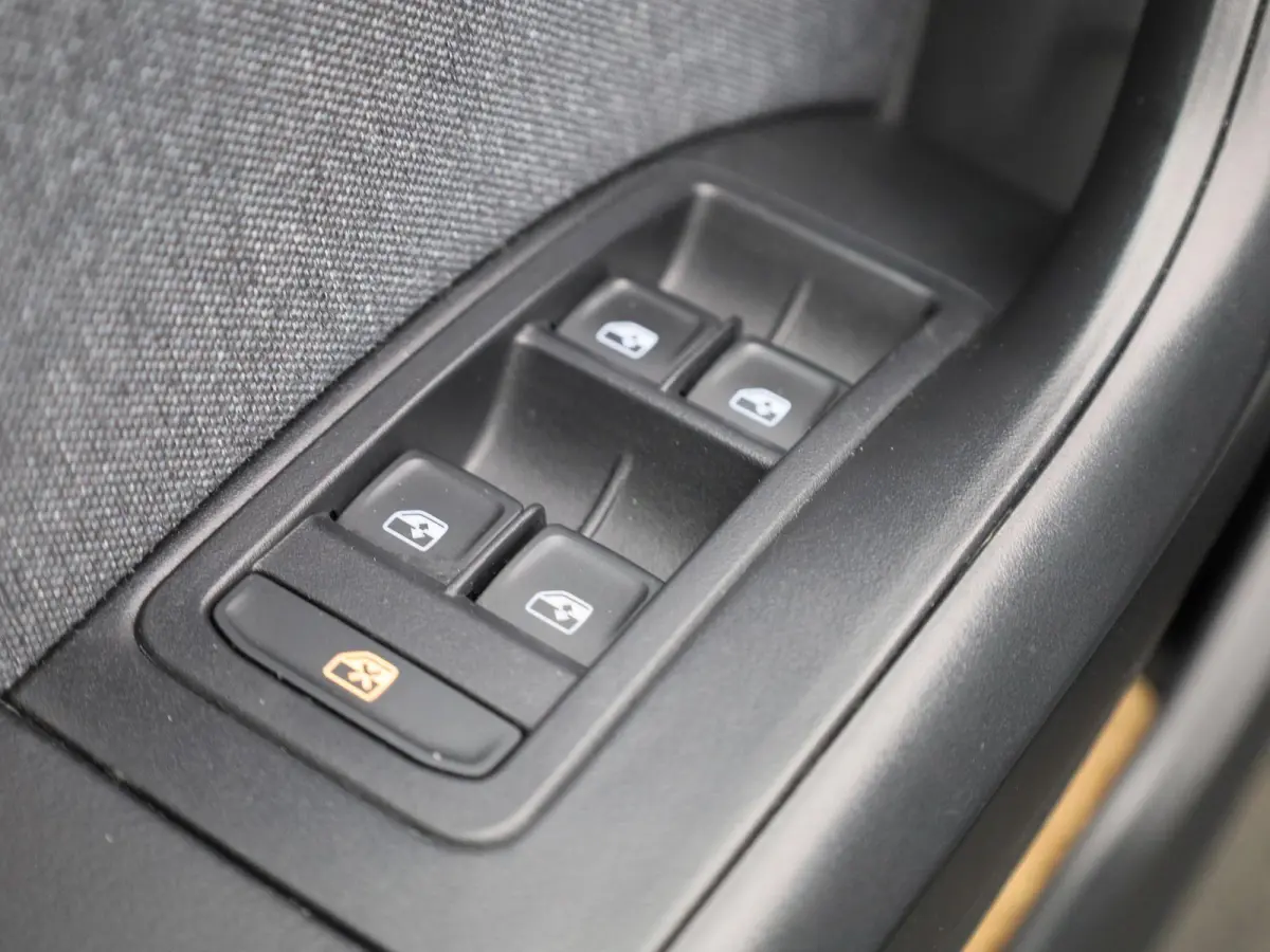 1.5 TSI Style Business Intense | Navigatie | Apple Carplay / Android Auto | Stoel/Stuur verwarming | Achteruitrijcamera | Cruise Control | Climate Control | Lichtmetalen Velgen | Trekhaak