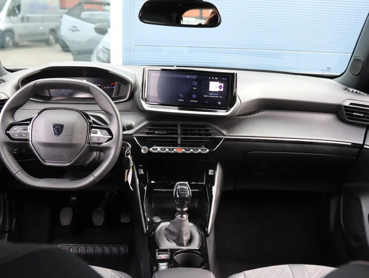 1.2 PureTech 100 Allure 1ste eigenaar | Climate Control | Parkeersensoren V+A | LED | 17" LMV | Navigatie via Apple Carplay & Android Auto