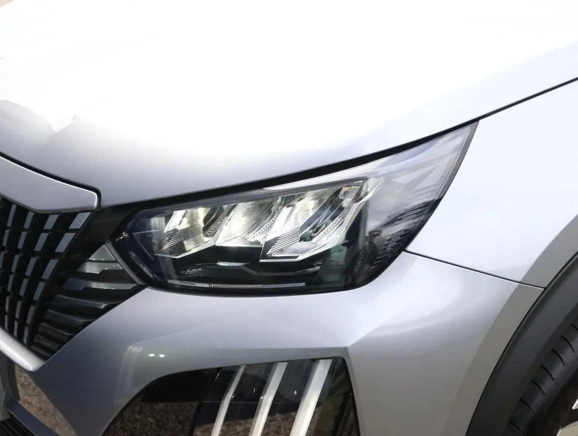 1.2 PureTech 100 Allure 1ste eigenaar | Climate Control | Parkeersensoren V+A | LED | 17" LMV | Navigatie via Apple Carplay & Android Auto
