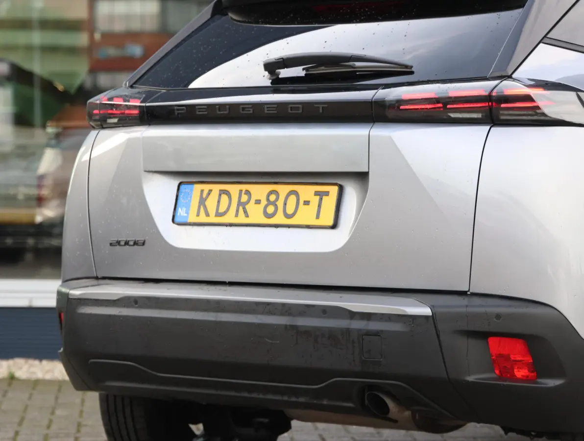 1.2 PureTech 100 Allure 1ste eigenaar | Climate Control | Parkeersensoren V+A | LED | 17" LMV | Navigatie via Apple Carplay & Android Auto