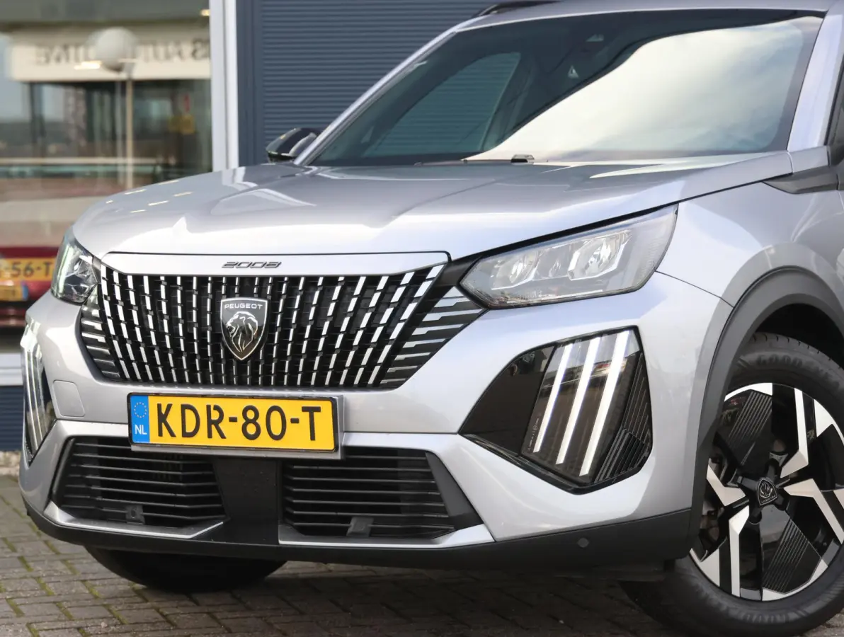 1.2 PureTech 100 Allure 1ste eigenaar | Climate Control | Parkeersensoren V+A | LED | 17" LMV | Navigatie via Apple Carplay & Android Auto