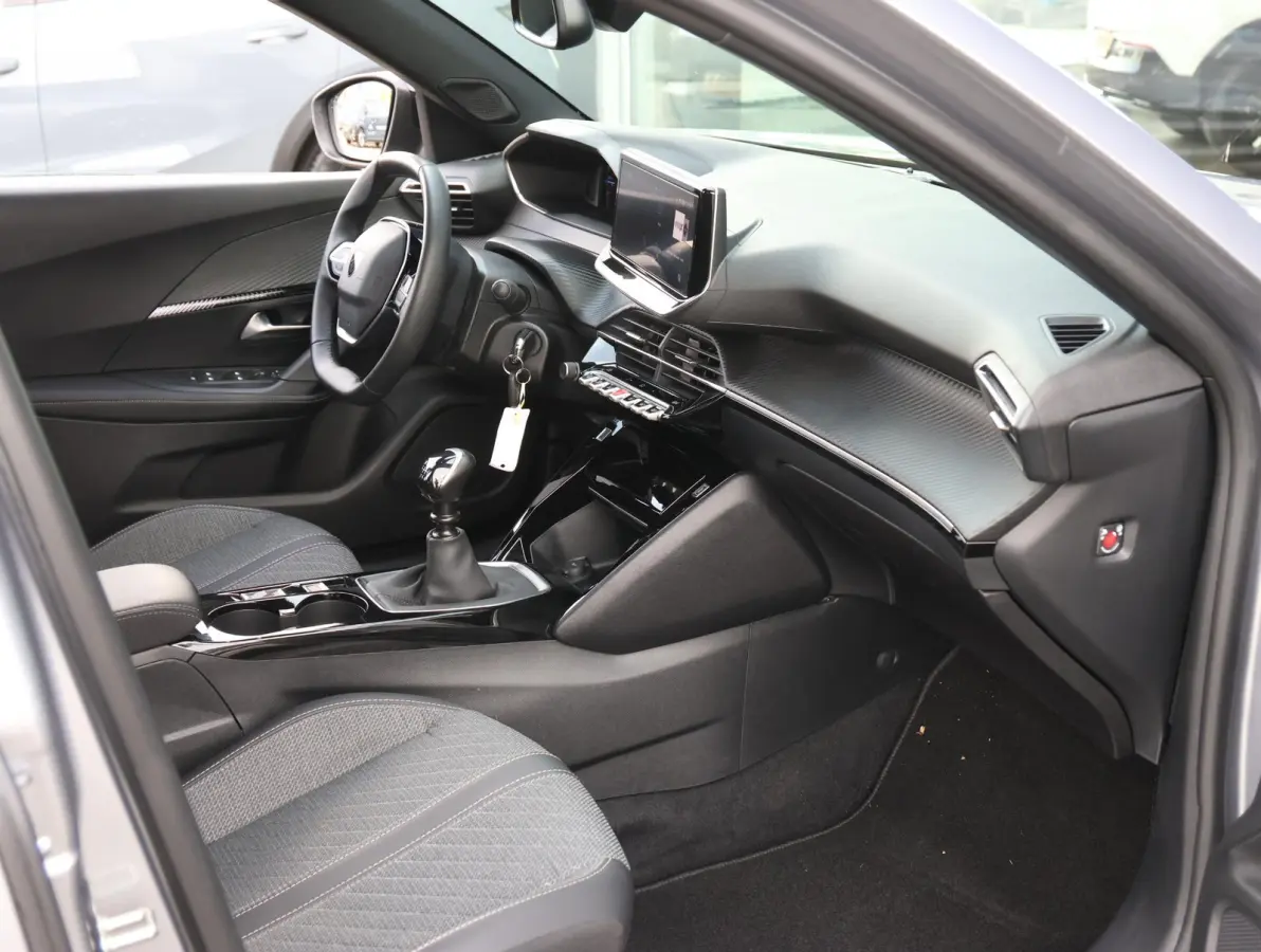 1.2 PureTech 100 Allure 1ste eigenaar | Climate Control | Parkeersensoren V+A | LED | 17" LMV | Navigatie via Apple Carplay & Android Auto