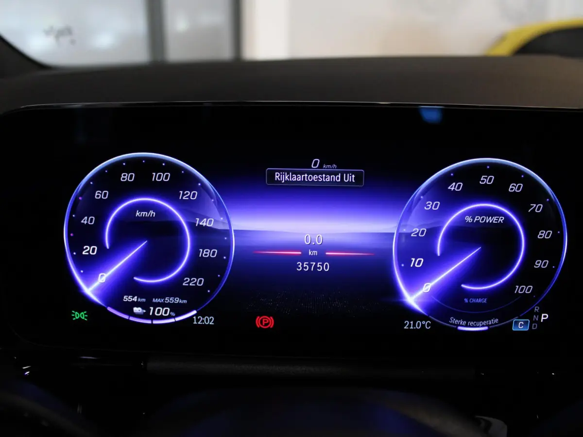 250+ AMG Line 71 kWh Panorama dak