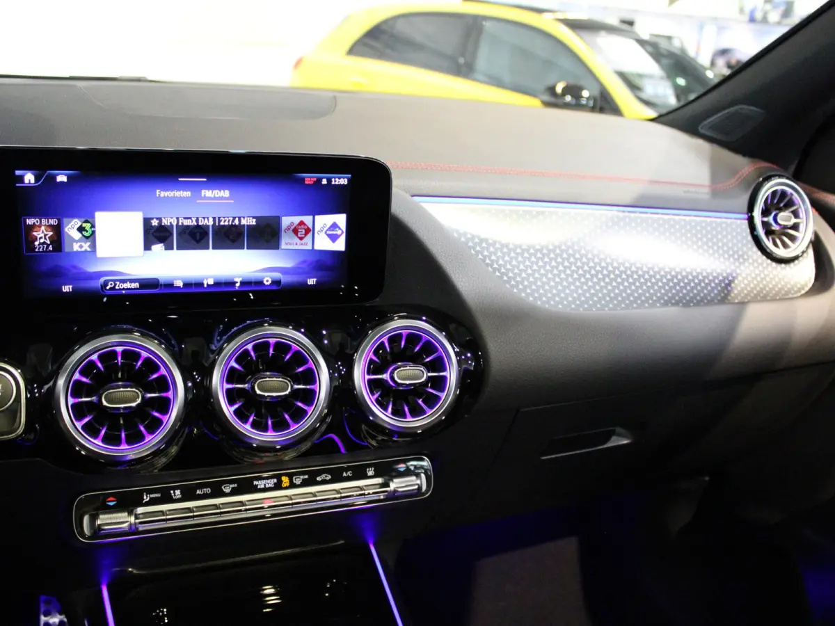 250+ AMG Line 71 kWh Panorama dak
