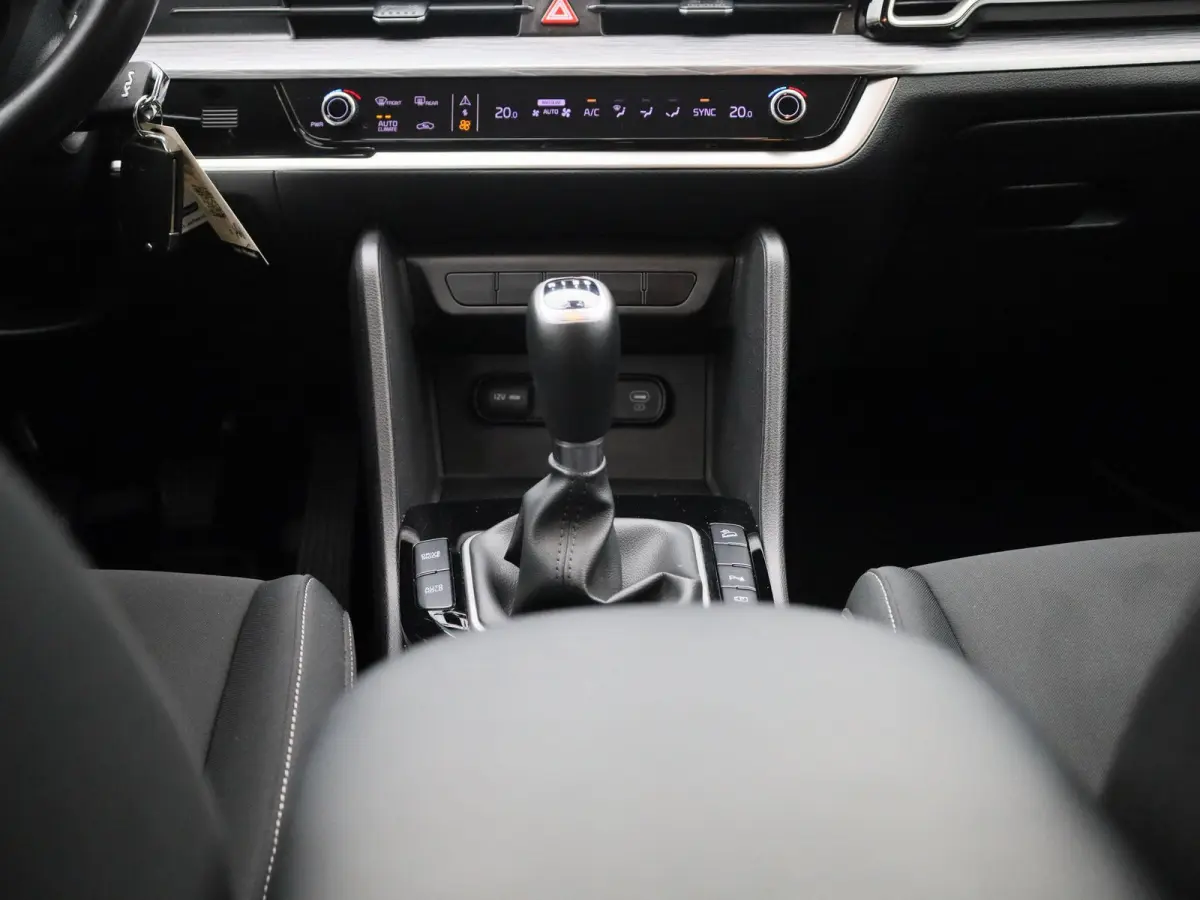 1.6 T-GDi MHEV DynamicLine | Apple Carplay / Android Auto | Trekhaak | Achteruitrijcamera | Climate Control | Virtual Cockpit | Cruise Control | Parkeersensoren | Lichtmetalen Velgen |