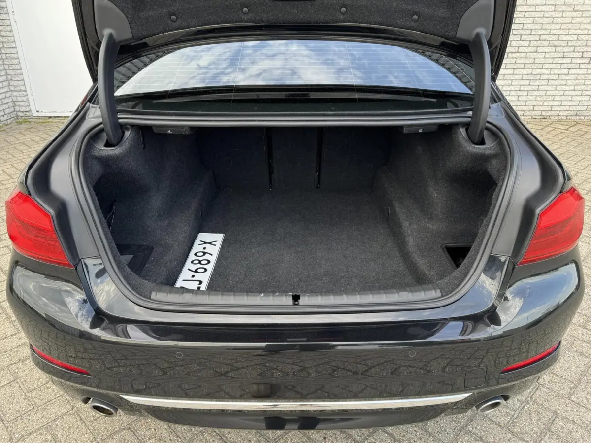520i High Executive Edition Virtualcockpit/Leer/LED/Camera/Stoelverwarming/Trekhaak