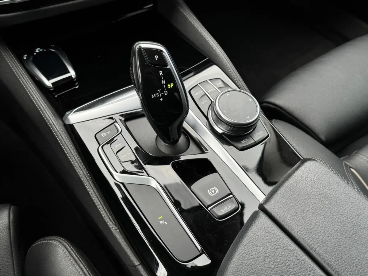 520i High Executive Edition Virtualcockpit/Leer/LED/Camera/Stoelverwarming/Trekhaak
