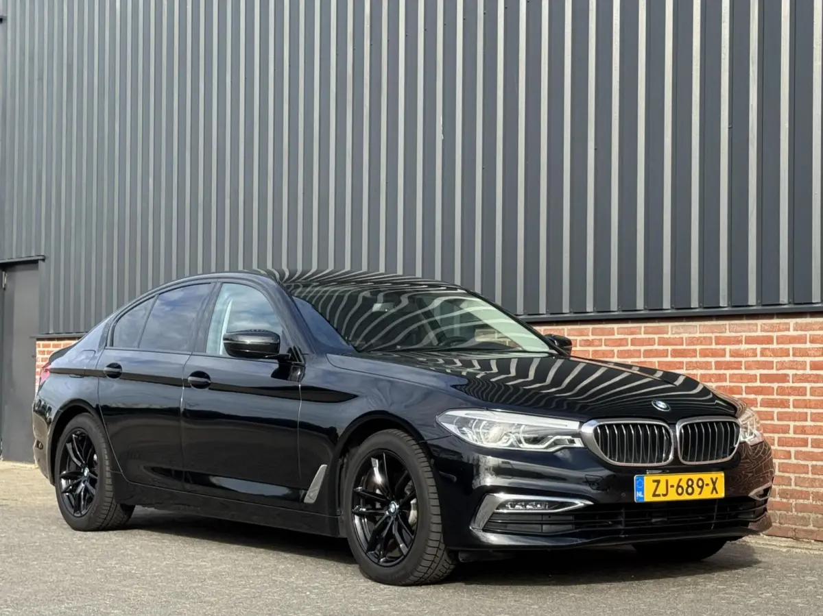 520i High Executive Edition Virtualcockpit/Leer/LED/Camera/Stoelverwarming/Trekhaak