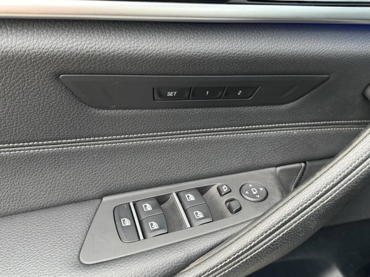 520i High Executive Edition Virtualcockpit/Leer/LED/Camera/Stoelverwarming/Trekhaak
