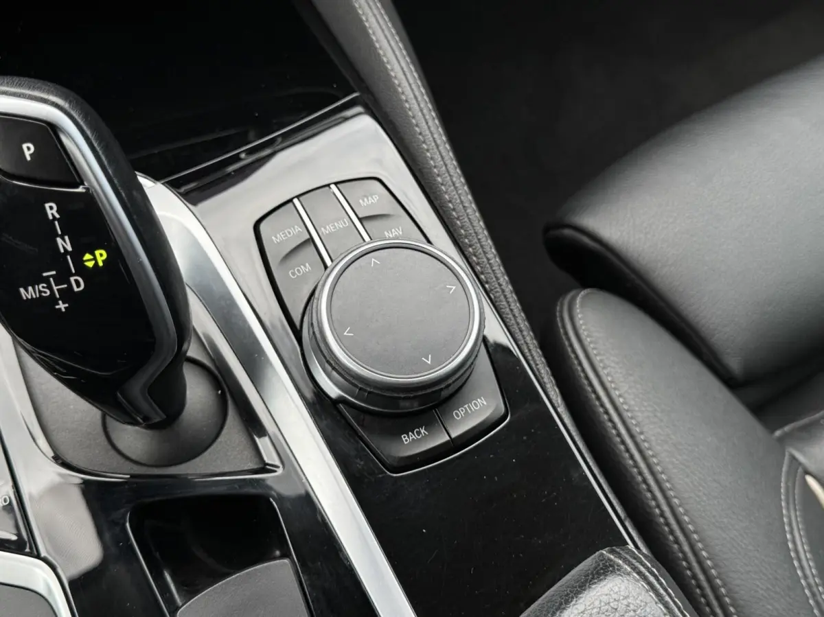 520i High Executive Edition Virtualcockpit/Leer/LED/Camera/Stoelverwarming/Trekhaak