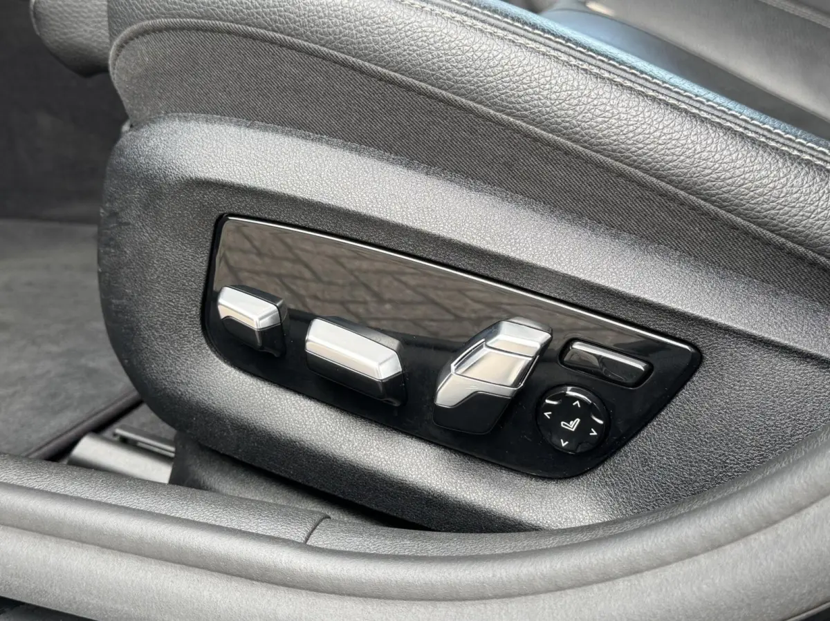 520i High Executive Edition Virtualcockpit/Leer/LED/Camera/Stoelverwarming/Trekhaak