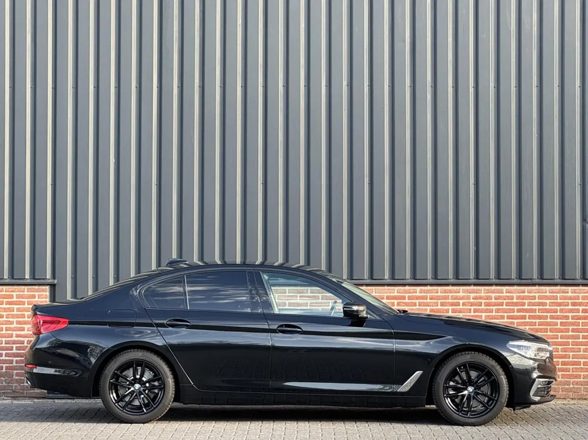 520i High Executive Edition Virtualcockpit/Leer/LED/Camera/Stoelverwarming/Trekhaak