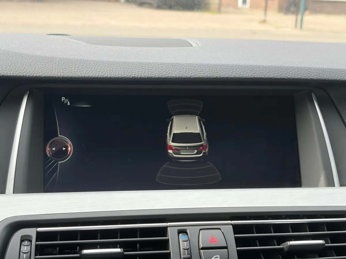 520i High Executive,Panoramadak,Stoelverwarming,Navigatie,19 Inch L.M. Velgen