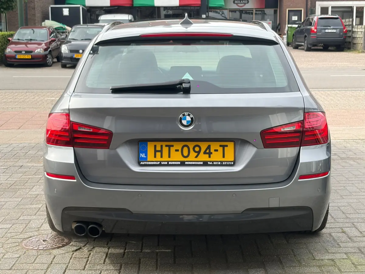 520i High Executive,Panoramadak,Stoelverwarming,Navigatie,19 Inch L.M. Velgen