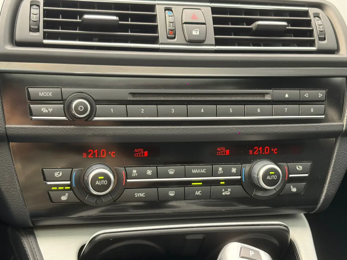 520i High Executive,Panoramadak,Stoelverwarming,Navigatie,19 Inch L.M. Velgen