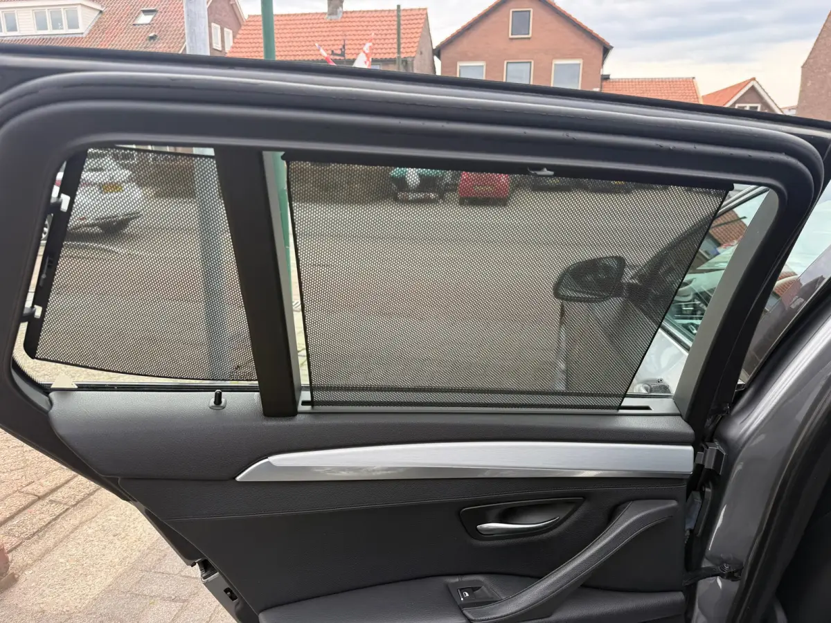 520i High Executive,Panoramadak,Stoelverwarming,Navigatie,19 Inch L.M. Velgen