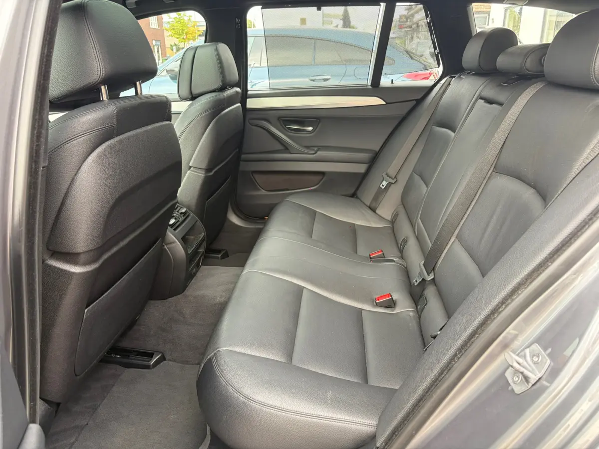 520i High Executive,Panoramadak,Stoelverwarming,Navigatie,19 Inch L.M. Velgen