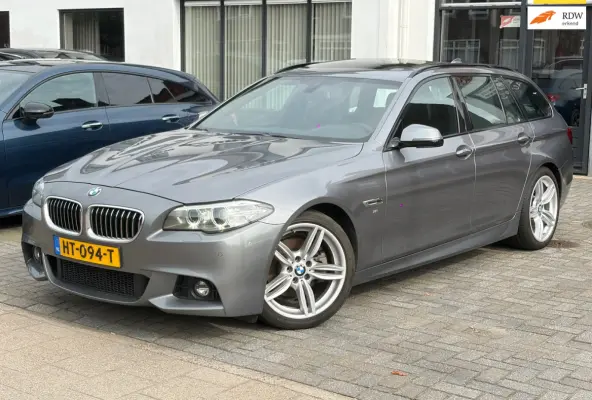 520i High Executive,Panoramadak,Stoelverwarming,Navigatie,19 Inch L.M. Velgen