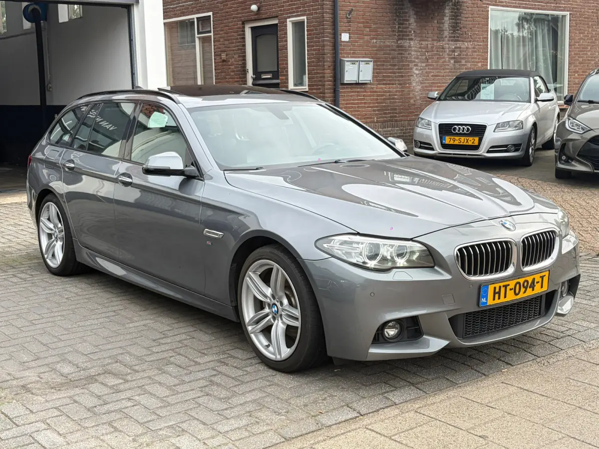 520i High Executive,Panoramadak,Stoelverwarming,Navigatie,19 Inch L.M. Velgen