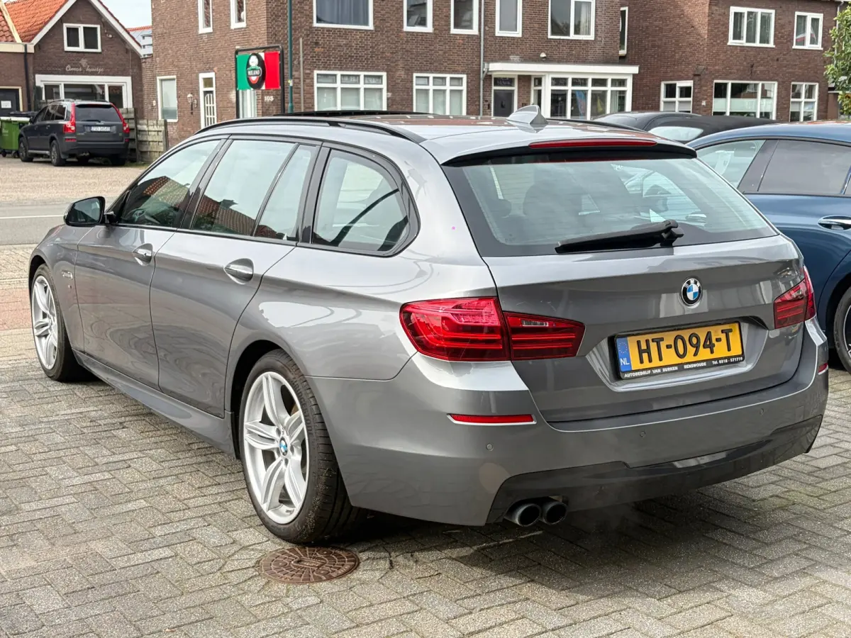 520i High Executive,Panoramadak,Stoelverwarming,Navigatie,19 Inch L.M. Velgen