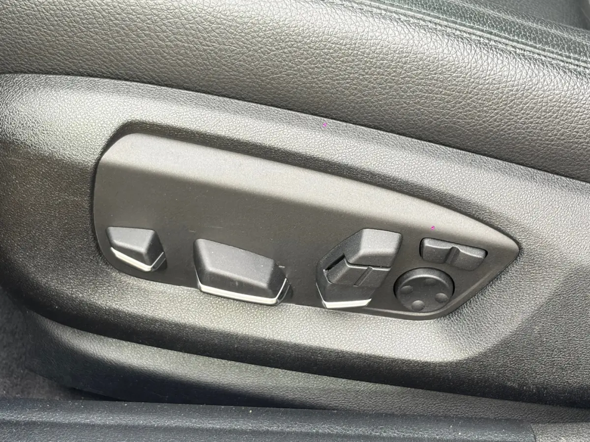 520i High Executive,Panoramadak,Stoelverwarming,Navigatie,19 Inch L.M. Velgen