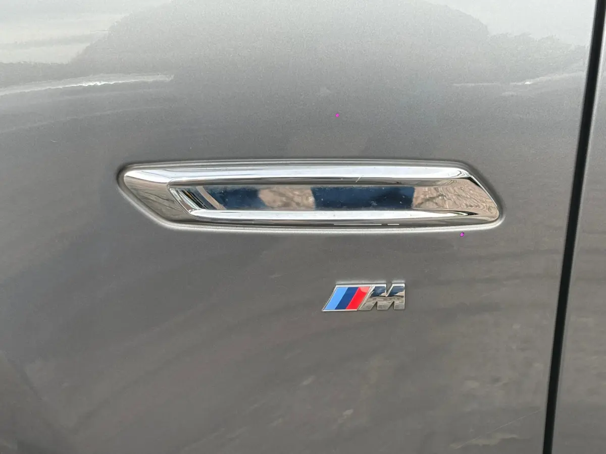 520i High Executive,Panoramadak,Stoelverwarming,Navigatie,19 Inch L.M. Velgen