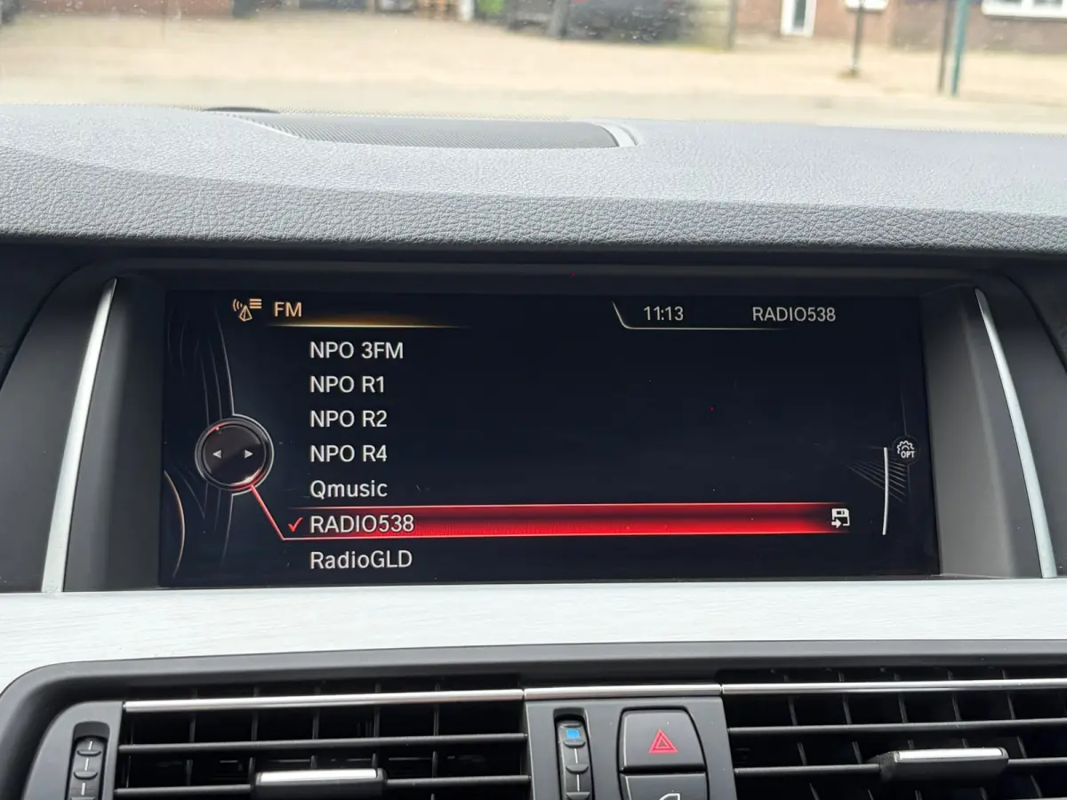 520i High Executive,Panoramadak,Stoelverwarming,Navigatie,19 Inch L.M. Velgen