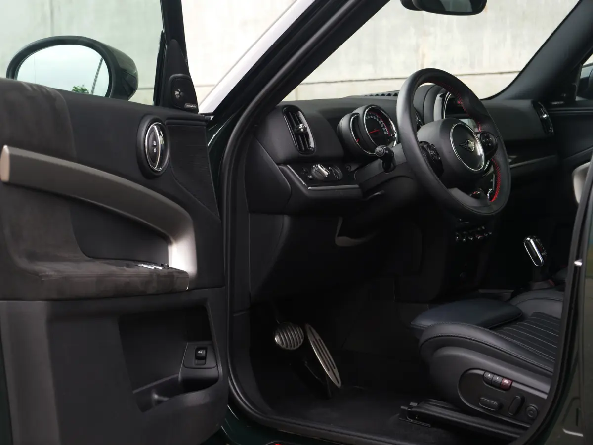 Mini 2.0 John Cooper Works ALL4 Chili | panorama | harman&kardon | keyless go&entry..