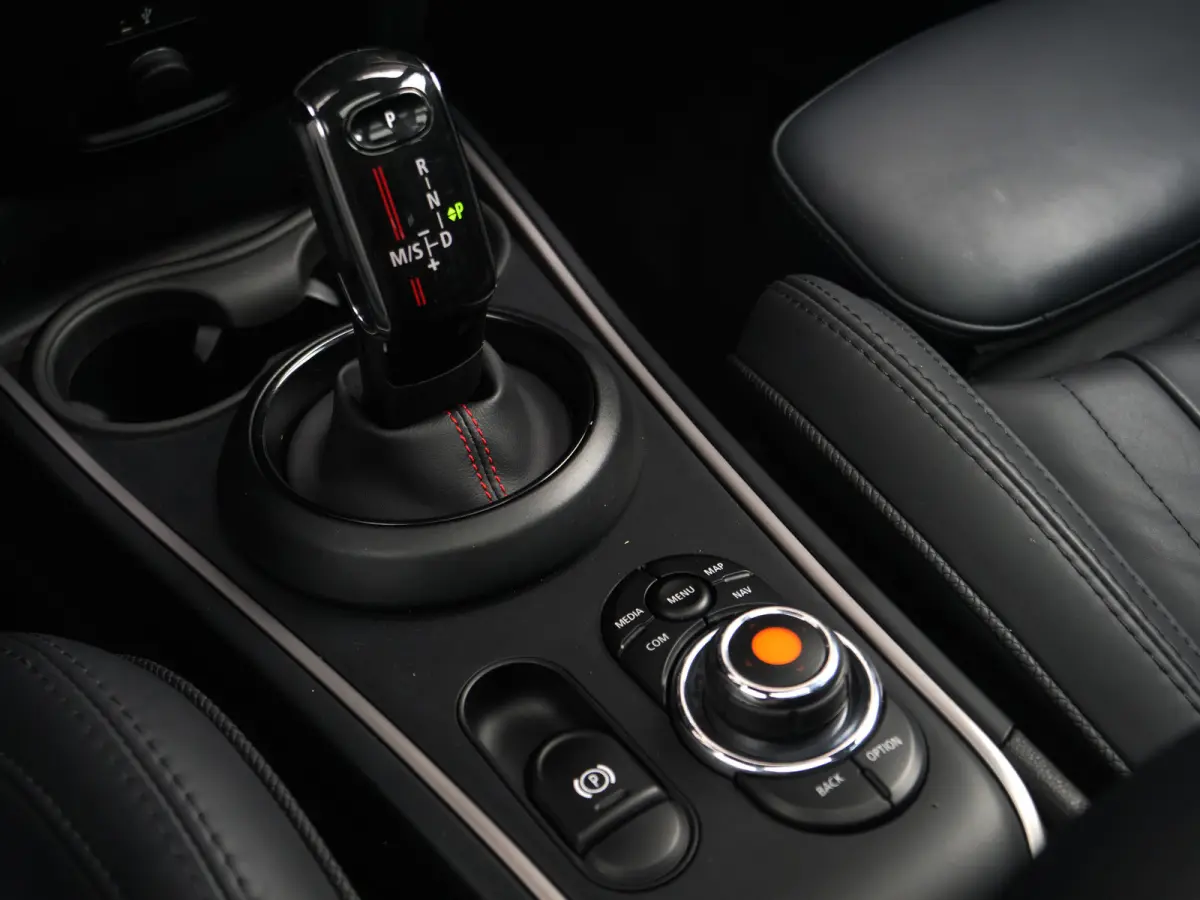 Mini 2.0 John Cooper Works ALL4 Chili | panorama | harman&kardon | keyless go&entry..
