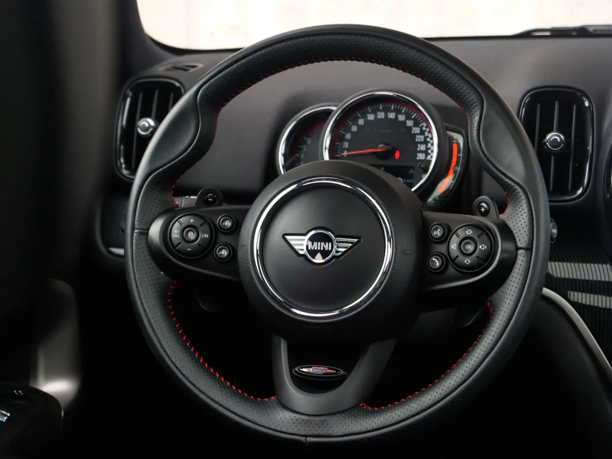 Mini 2.0 John Cooper Works ALL4 Chili | panorama | harman&kardon | keyless go&entry..