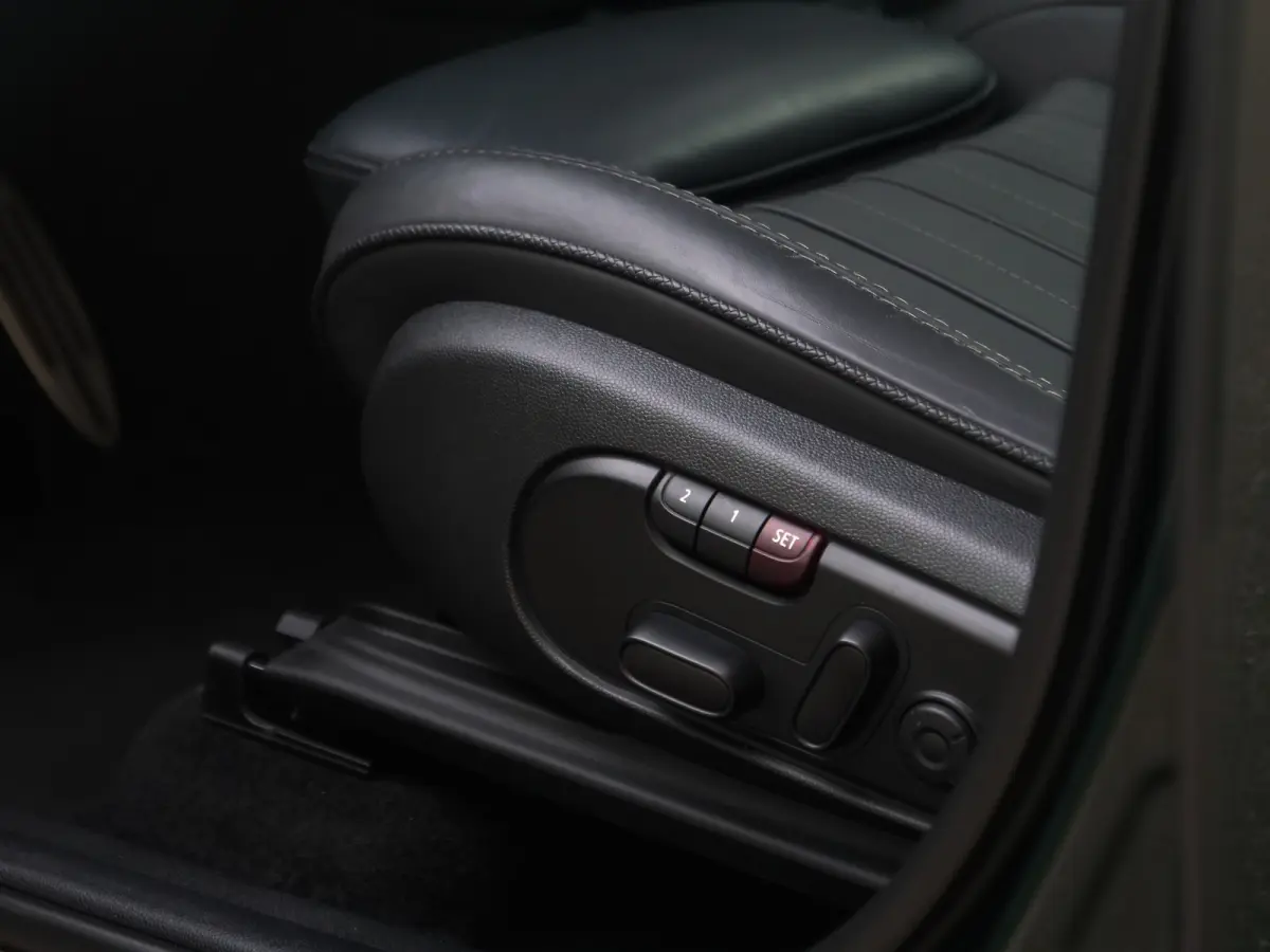 Mini 2.0 John Cooper Works ALL4 Chili | panorama | harman&kardon | keyless go&entry..