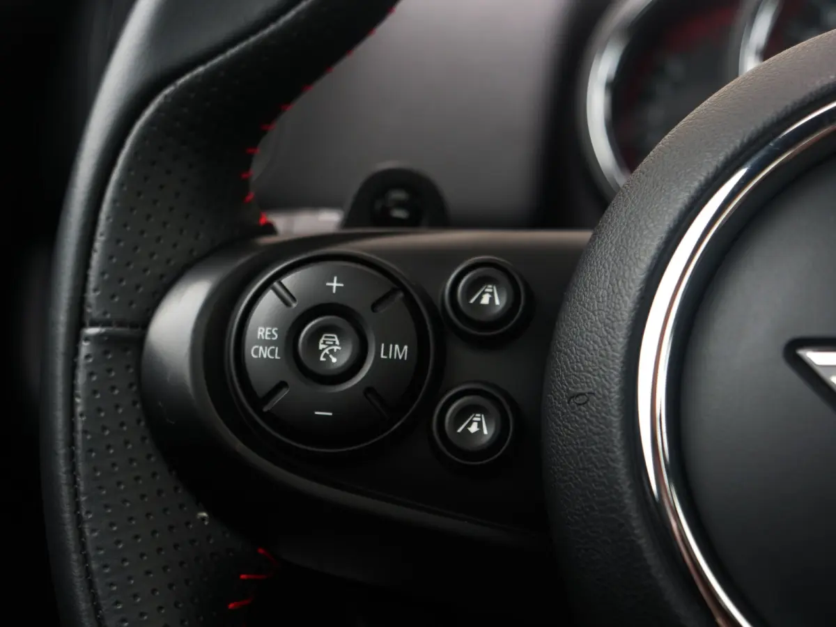 Mini 2.0 John Cooper Works ALL4 Chili | panorama | harman&kardon | keyless go&entry..