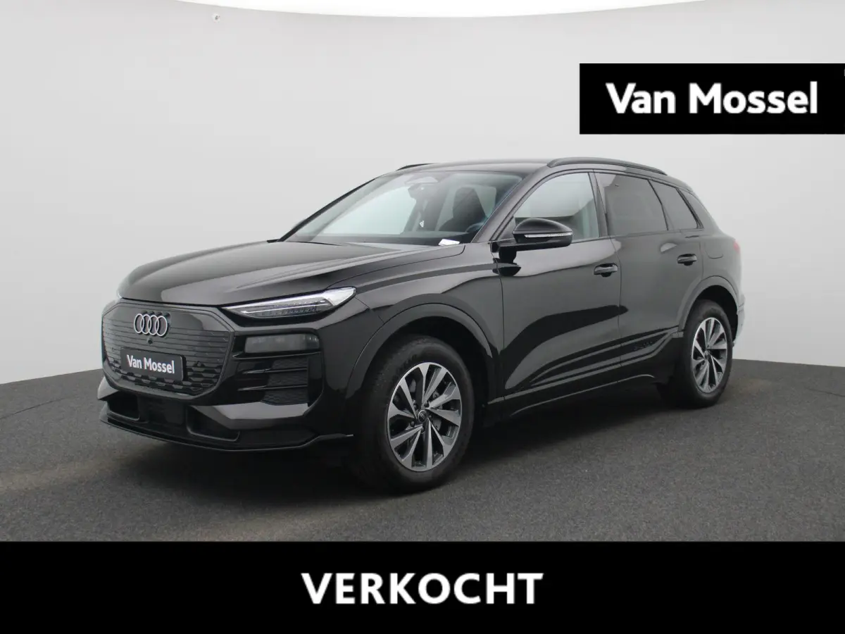 edition 83 kWh 251 PK l SoH 100% | Adaptive cruise control l Climate control l Navigatie l Stuurverwarming l Stoelverwarming voor en achter l 360 graden camera l Carbon pakket l Trekhaak l W
