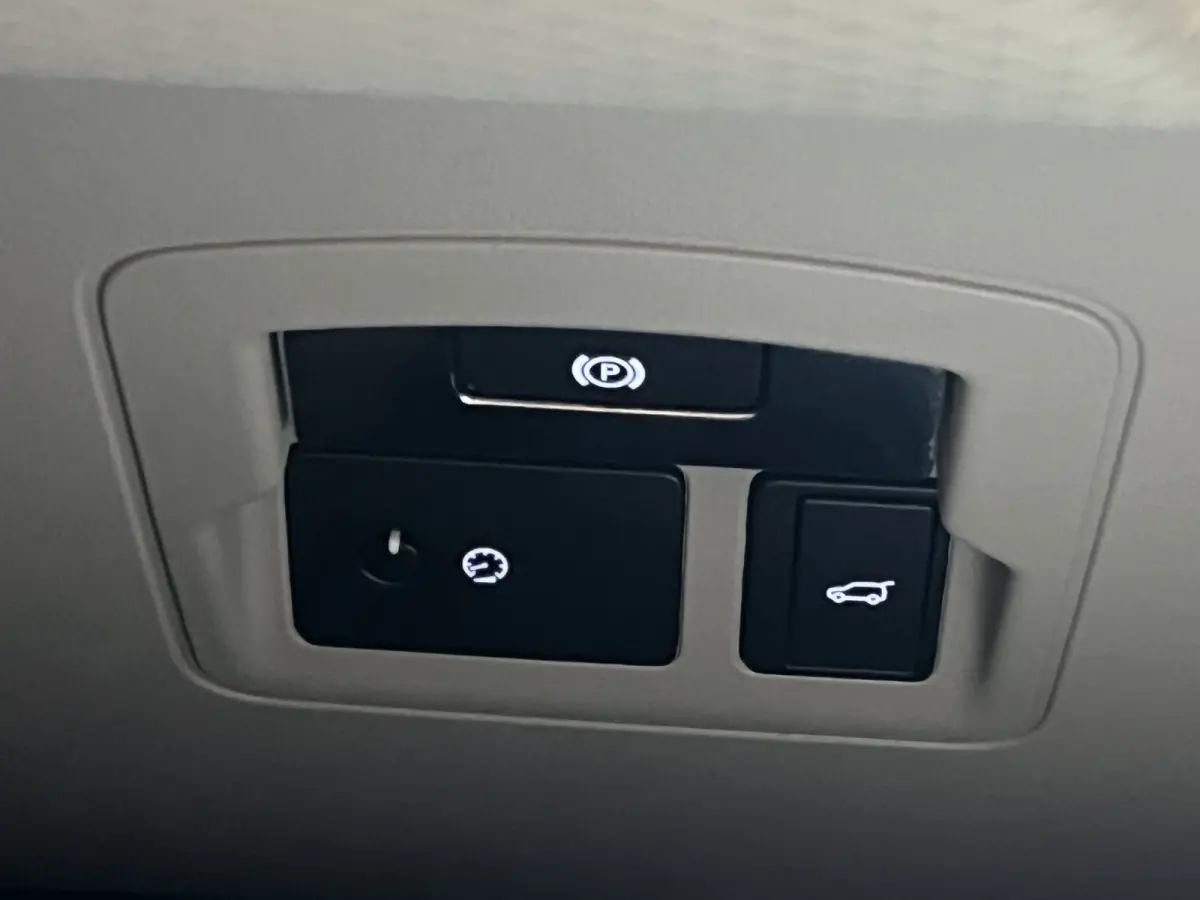 2.0 I4 Turbo AWD SE R-Dynamic | Navigatie | LM Velgen 20" | Lederen Bekleding | Cruise Control | Airco | Matrix LED Koplampen |Afn.Trekhaak |