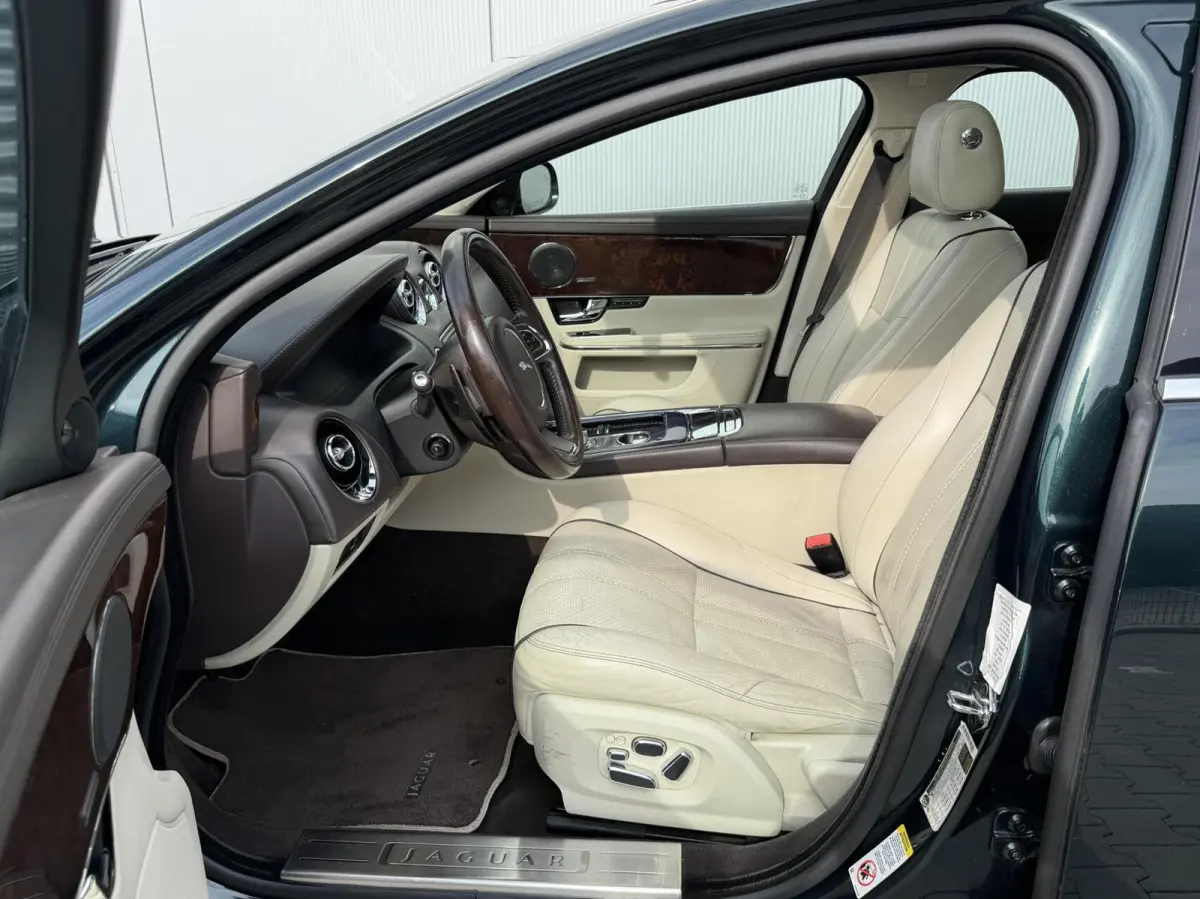 3.0 V6 SC AWD Portfolio | Pano | Meridian audio